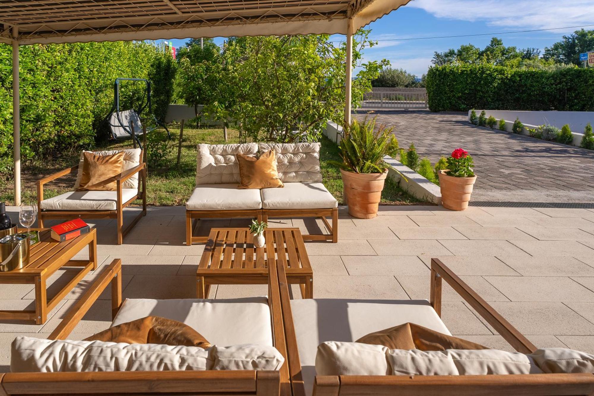 Storge Boutique Bed & Breakfast Omiš Zewnętrze zdjęcie